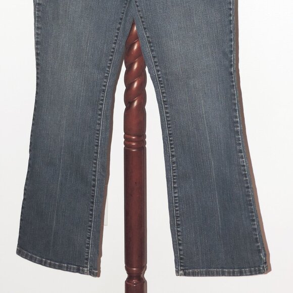 Levi's 515 Boot Cut denim jeans - Picture 2 of 8